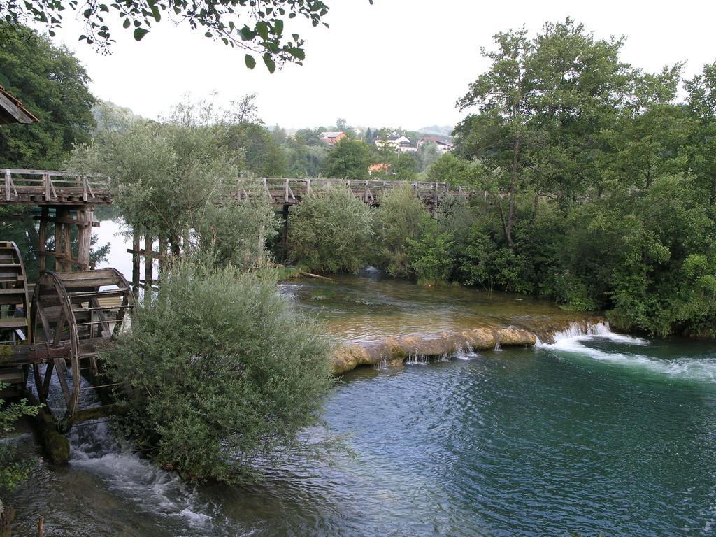 Hotel Kamp Slapic Duga Resa Esterno foto